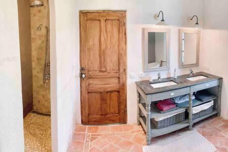 Hotel La Bastide à Saint-Julien  Extérieur photo